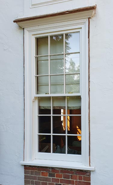 Slim meeting rails of just 35mm and tiny 18mm glazing bars ensure authentic look and character Slim meeting rails of just 35mm and tiny 18mm glazing bars ensure authentic look and character